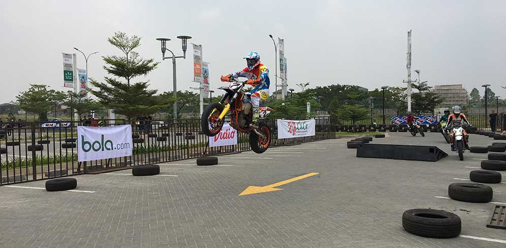 Melihat Aksi Trial Bike dan Stunt Show Dunia thumbnail